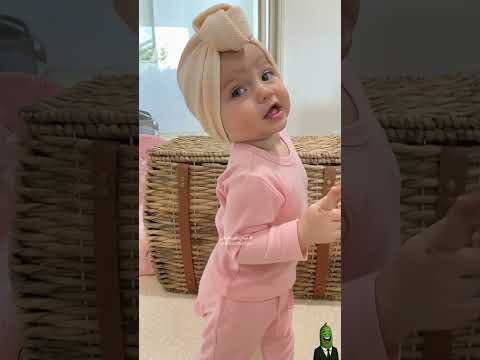 طفلة اوروبية جميلة جدا ترقص على الترند العربي وانا دوخني الجمال😍💃