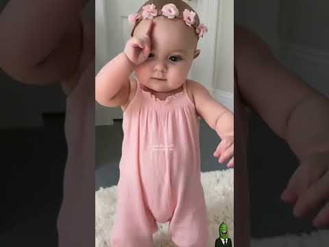 طفلة جميلة كيوت بعمر شهر ترقص متل الكبار 💃😍