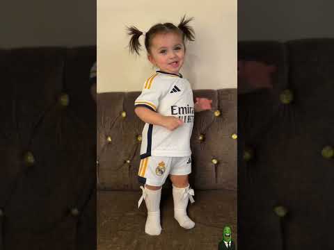 طفلة مدريدية ترقص على اغنية وانا دوخني الجمال😍💃😂