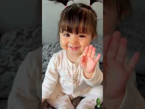 طفلة بعمر شهر ترقص متل الكبار هغير شكلي واسلوبي 😂❤️