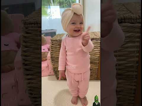 طفلة المانيا ترقص على اغنية عربية 😍💃