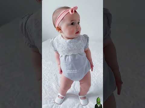 بنت عراقية بعمر شهرين ترقص على اغنية غمزة وغمزتلو 😍❤️